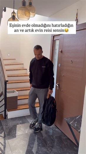 Merve Mutlu on Instagram: "Sizinkilerde böyle mi😅😅 When you remember your wife’s not home so you’re now the man of the house😅 When you hear her keys jingle outside😂😂"