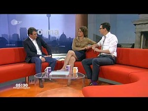 Anja Heyde und kurzer Rock