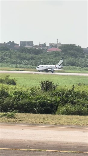 AirPeace B737-500 Takes Off for Abidjan