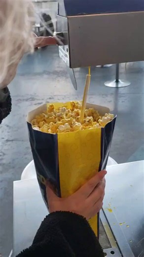 Strat is to also move the straw around so you get butter everywhere in all the layers 🙂‍↕️