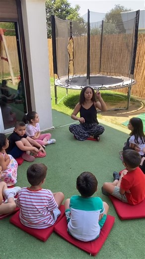 KırmızıOtobüsAnaokuluNazilli | One finger, one finger ,tap ,tap ,tap Two fingers , two fingers , cut , cut, cut Three fingers ,three fingers , crawl , crawl , crawl Four... | Instagram