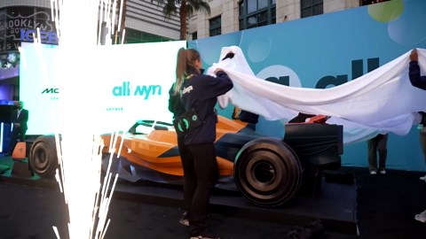 Piastri meets the only car he’s encouraged to scratch