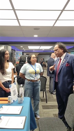 TEMPS FORT. L'𝐄𝐝𝐮𝐜𝐚𝐭𝐢𝐨𝐧, 𝐉𝐨𝐛𝐬 𝐚𝐧𝐝 𝐂𝐚𝐫𝐞𝐞𝐫 𝐒𝐲𝐦𝐩𝐨𝐬𝐢𝐮𝐦 est officiellement inauguré. Nous accueillons Kaviraj Sukon, ministre de l’Enseignement supérieur et de la Recherche, aux côtés d'Areff Salauroo, CEO du Groupe La Sentinelle et de Shenaz Busguth, Business Unit Manager de Business Magazine. 📍 Caudan Arts Centre 🕙 10h – 17h | 6 & 7 février #EJCS2026 #EducationJobsandCareerSymposium #Inauguration #Orientation #Formation #Recrutement #Caudan #businessmagazine #lexpre