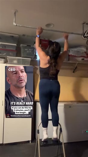 NORMA | Low Carb Sugar Free Health Coach on Instagram: "Did you know…Grip strength is a longevity marker, especially for midlife women. Dead hangs build muscle, protect joints, and support metabolic health as hormones shift. Healthy meals matter, but they’re just one piece of a strong, healthy lifestyle. Dead hanging is one of my New Year’s goals. I noticed my grip strength was getting weak and I’ve heard so much about the correlation of grip strength to longevity. I had to try it myself. This i