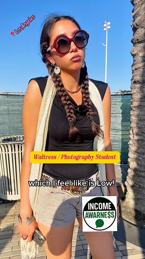 Income Awareness | $200 in Tips on a Sunday Morning?! Waitresses can earn big tips, especially on weekends and in busy locations. @incomeawareness 💼 On top... | Instagram