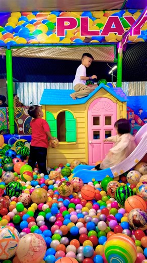 Give a ball to friend to stack on the roof the girl slides down the slide ball pool ride exciting