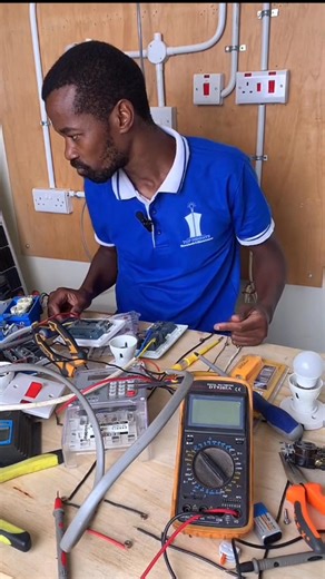 This video shows common electrical outlet wiring mistakes. Learn about proper screw tightening, sleeving, and color coding to prevent short circuits. Keep your home safe! #wiring #electrical #topheightselectricals #viral #fyp | Topheights Electricals and Electricians