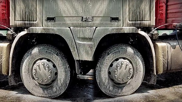 Deep Cleaning Truck Trailer with Foam and Precision