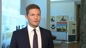 Flüssige Wasserstoffspeicher könnten Wegbereiter einer zukünftigen Wasserstoffgesellschaft sein. Bereits mit der Nominierung zum Deutschen Zukunftspreis wird die Arbeit von Team III gewürdigt. Dr. Daniel Teichmann zur Bedeutung des Preises für ihn und sein Team. Wer den mit 250.000 Euro dotierten Preis erhält, entscheidet sich am Mittwoch! | Deutscher Zukunftspreis