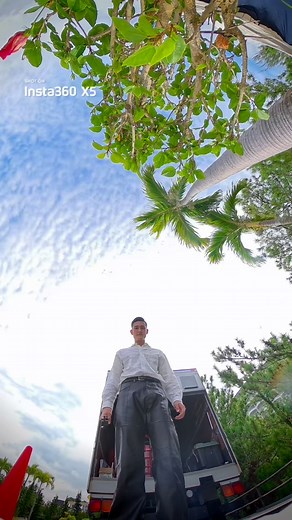 レンズが割れた? 自分で交換すればいいよ😎 Insta360 X5とX4 Airはレンズ交換セットを購入いただいたら、自宅で簡単にレンズが交換できます。 ※レンズを故意的に割るシーンは演出です。ケガの恐れがあるので真似しないでください。 📸 @dan_amecomibody がInsta360 X5 & レンズ交換セットで撮影 #insta360 #インスタ360 #insta360x5 | Insta360
