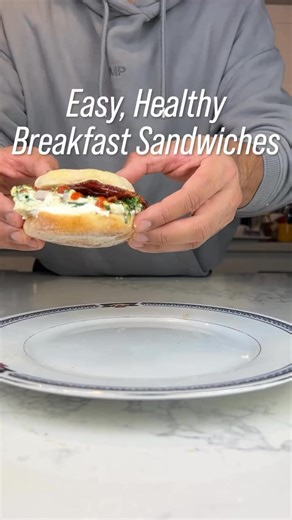 Here’s how to make the best Breakfast Sandwiches that are low calorie, high protein, and easy to meal prep for the week! Make it in 25 minutes!👇🏼 - Egg Patties: • 2 cups of egg whites (or 8 whole eggs, but it will be more calories) • 1/4 cup chopped spinach • 1/4 cup chopped red onions • 1/4 cup chopped tomatoes (I used sundried tomatoes) • 1/2 tsp salt and pepper • 1/3 cup shredded cheese (I used light cheddar) • optional: chili flakes for a spicy kick - Sandwiches: • 4 english muffins (toast