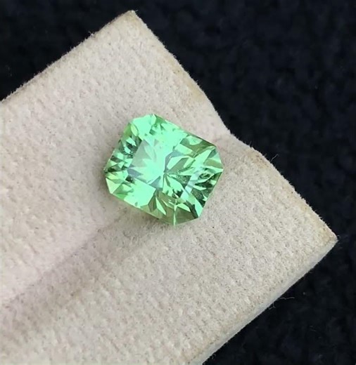 4.80 Carats Glamorous Apple Green Peridot Gemstone with Emerald Cut