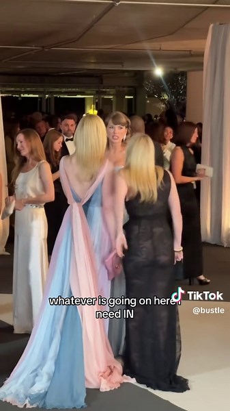 Need to be a fly on the wall for whatever #TaylorSwift, #ElleFanning, and #DakotaFanning are discussing at the #AcademyMuseumGala. 😭