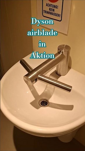 Schiffstoilette mit dyson airblade , intelligente Lösung, die auch übersehen wurde.