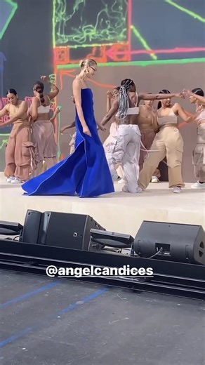 #CandiceSwanepoel at #OffWhite Fall 2021 #runway #fyp