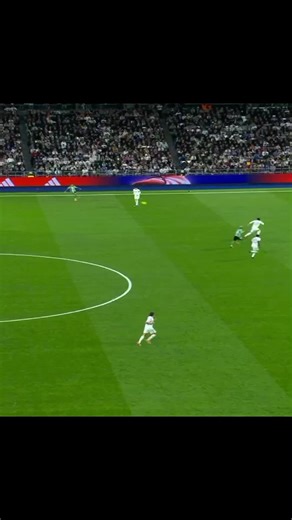 Bailar un Rato al Madrid: Jugada de Adrián Mateos