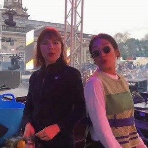 Nina Kraviz and Peggy Gou switching over sets with a flourish 💃🏻 | DJ Mag