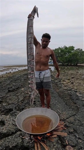 Frying the Longest Giant Eel We Ever Cook! 🐍🔥