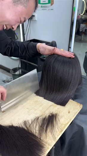 Extremely comfortable! I could watch this haircutting routine 10 times over! 💇‍♂️ #hair