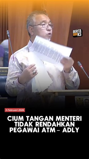 Cium Tangan Menteri Tidak Rendahkan Pegawai ATM - Adly