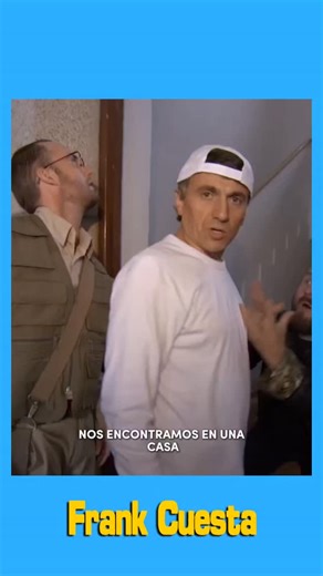 viajargalicia.josemanuelgil on Instagram: "​¿Pensabas que Frank Cuesta solo rescataba pitones y leopardos? ¡Cuidado! Que se ha venido a Galicia a por la especie más peligrosa de todas: El "Filius Nini" de 40 años. 🐍🏠 ​Díselo a tu madre: si no limpias la habitación y sigues comiendo de tupper, Frank vendrá con la red a llevarte directo al primer día de trabajo. ¡Ese hábitat natural de sofá y mando de la Play corre peligro! 🎮🚫 ​Etiqueta a ese amigo que vive como un 