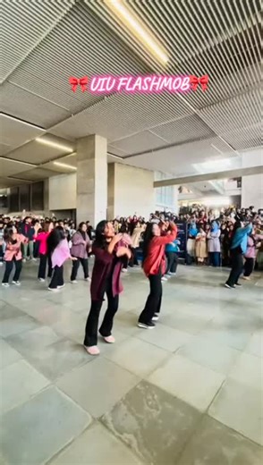 UW Flashmob Dance Performance in Public Space