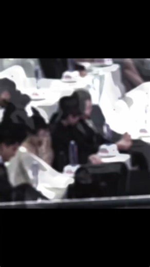 William Chan Bai Jing Ting, and Bai Lu in behind-the-scenes footage at an event陈伟霆和白敬亭聊天，电视剧品质盛典内场直拍