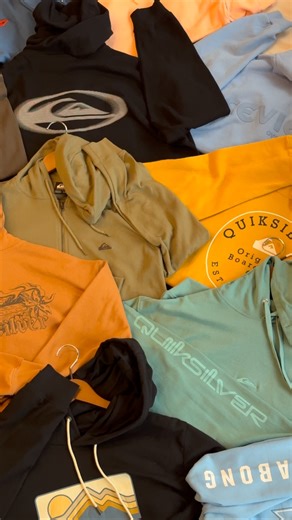 IICONIC MENS | 🇱🇰 on Instagram: "A new collection of hoodies just arrived Day and night, studio or summit. The Perfect Snow collection won’t steer you wrong 🎭☃️ HOODIES ARRIVED MADE WITH COTTON & POLYESTER BRANDS - QUIKSILVER | BILLABONG | REVIEW SIZES - SMALL | MEDIUM | LARGE | XL | XXL LIMITED STOCK #quiksilver #quicksilveroriginal #quiksilversnow #brandedwear #hoodie #winterwear #snow❄️ #hoodiesseason #srilanka🇱🇰 #iiconicmens"