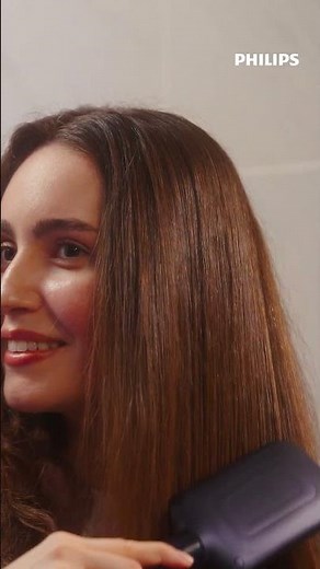 Instantly achieve naturally straight, frizz-free, shiny hair with the Philips Straightening Comb!