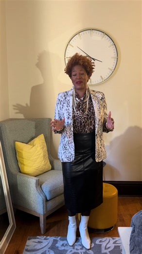 Hey love 🤍 If there’s one thing about me, it’s this… I love mixing patterns. Animal print on animal print feels bold, playful, and a little unapologetic. And yes, when it came time to top it off, the answer was easy. My long black leather coat. Always. Style is meant to be fun. Wear what makes you feel confident. With love, Robin 💛 #withloverobin #midlifestyle #personalstyle #styleconfidence #wherewhatyoulove