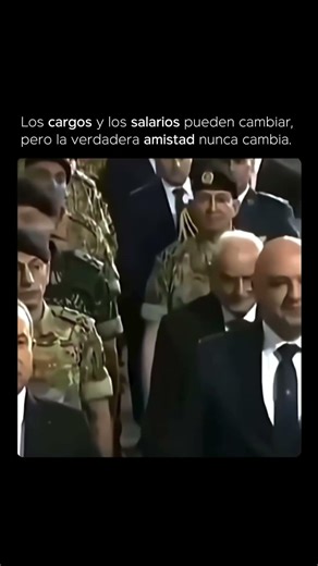 Los cargos y los salarios cambian pero la verdadera amistad nunca cambia