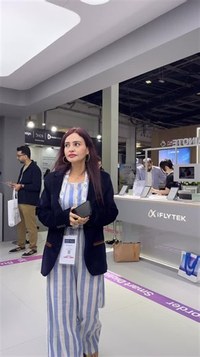 Raya Chatterjee | Food Influencer on Instagram: "Language barrier? Not anymore…! 🌍✨ iFLYTEK Smart Translator is now my daily travel bestie 💬 Whether I’m catching flights, attending meetings, giving presentations, or just chatting with strangers — this tiny gadget has my back every single time! 🙌 ✅ Supports 60+ languages ✅ Real-time translation — no awkward pauses or guessing ✅ Comes with AI-powered earbuds for hands-free chats ✅ Plus, the Smart AI Note transcribes your notes into official doc