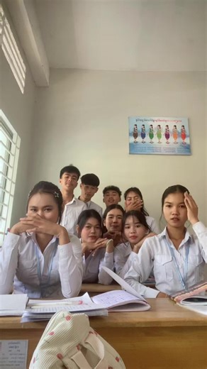 បទអីនឹងជួយស្តាប់ផង😂