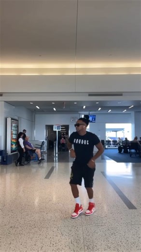 Can Man Please Salsa Himself To His Terminal🕺🏾😩... IG//SvenGudvunsun | Olima Omega