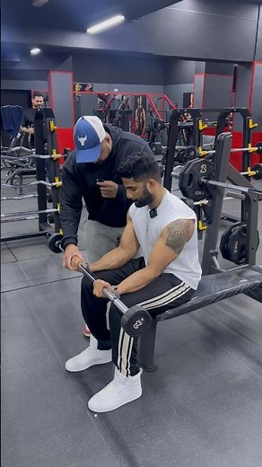 How to do proper seated wrist curl ✅ | Coach shafeeque #kuwait #shorts #motivation #shortsfeed #gym