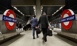Canary Wharf station seen almost empty amid power failure