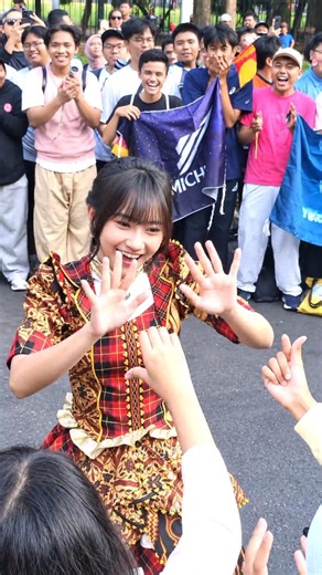 yang di belakang 😱 #freyajkt48 #freyajayawardana #jkt48 #jkt48newera #presetalightmotion