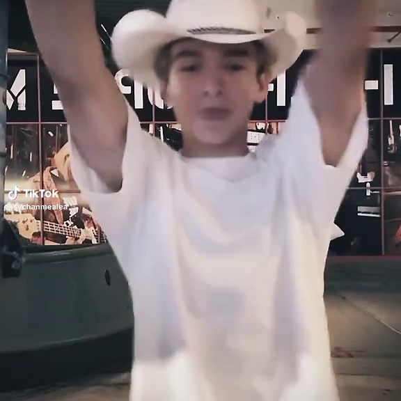 Learn Video Editing Techniques with Kaido Lee Roberts