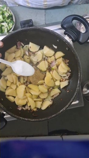 Special Masale Wali ALOO SHIMLAMIRCH KI SUBZI #bharatzkitchen #food #recipe