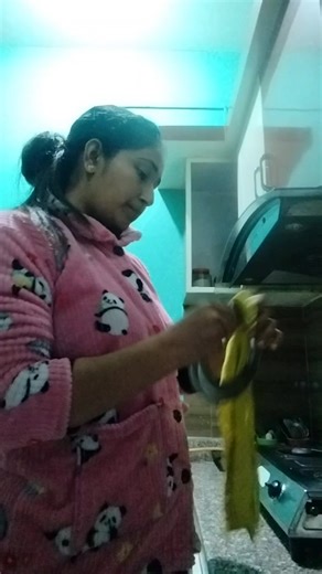 A Kitchen Singer's Humorous Take on Fetching Water