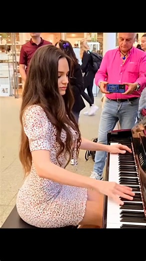 LADYVA on Instagram: "New video on YouTube‼️🎬♥️ 🔗 in bio & story Watch my performance of my original composition “Ladyva’s Stomp” live at St Pancras Station, London 🚂🇬🇧 ・ ・ ・ #ladyva #boogiewoogie #boogiewoogiepiano #piano #publicpiano #blues"