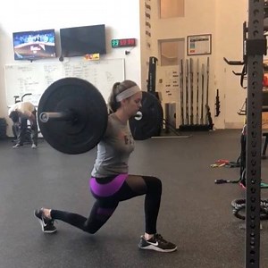 #12weeks pregnant barbell workout! Before I got sick this week I was just starting to finally come out of that first trimester gloom. . Working out in my first trimester was so hit or miss. I probably got a handful of workouts in due to nausea, and fatigue. . Personally I LOVE lifting weights. Using Dumbbells is one of my favorite ways to workout. However my stamina while pregnant is awful! I fatigue soooo much faster. I take more breaks and I LISTEN to my body. Just because your pregnant doesn'