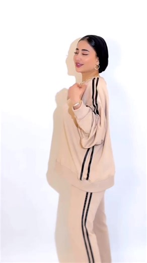 Le style, c’est quand tu te sens bien dans ce que tu portes ✨ Cet ensemble allie confort et élégance — parfait pour briller sans effort. 🌸 Doux, féminin et ultra tendance. 👉 Commande-le maintenant et reçois-le chez toi ! | House of Glam
