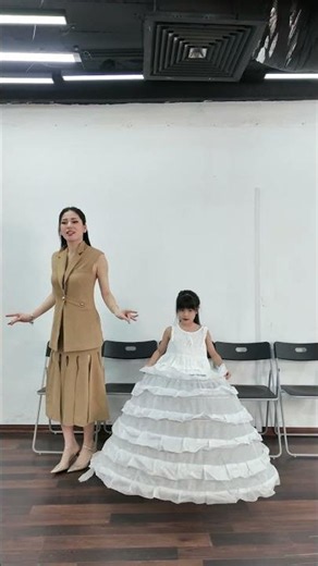 Notes for kid model when wearing big crinoline #bybacademy #thanhhuyennguyen #daotaonguoimau #5g