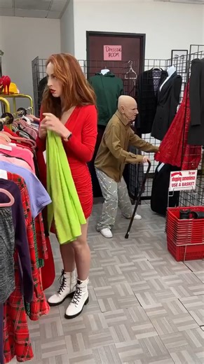 Shoplifter gets arrested by a cop 😳😳😳 🎬 This video was produced by Network Media and Justine and Danny | Rick's Kitchen Crew