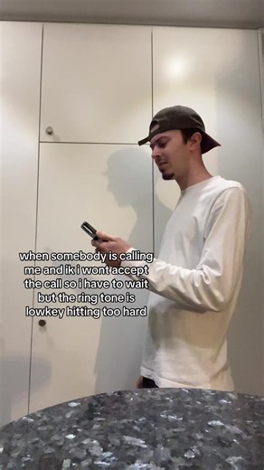 Checker Tobi (@00_tobi)’s videos with iPhone vibrating ringtone - Nick