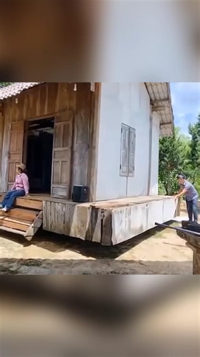 A 15-TON HOUSE THAT ROTATES TO PROTECT FROM THE SUN IS STILL WORKING WELL AFTER 20 YEARS.