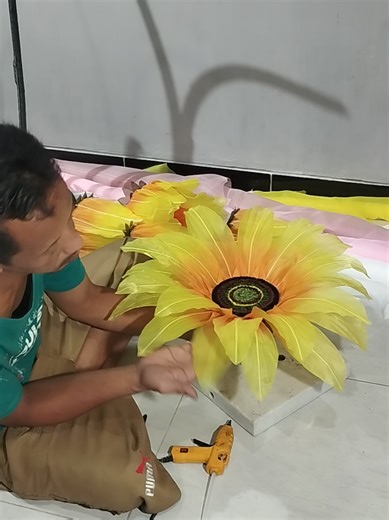 DIY Giant Flower Decoration Tips and Tricks