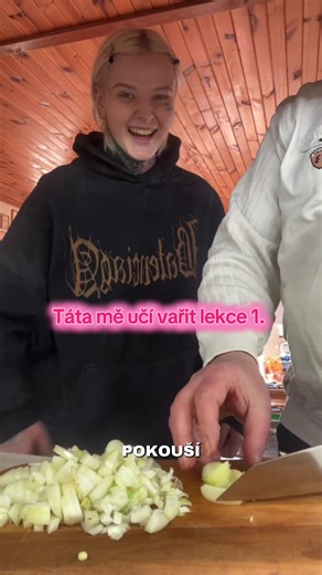 Jak hodnotíš moje cooking skills? 😂 #challenge #cooking #cookinghacks #funnyvideo #fyp