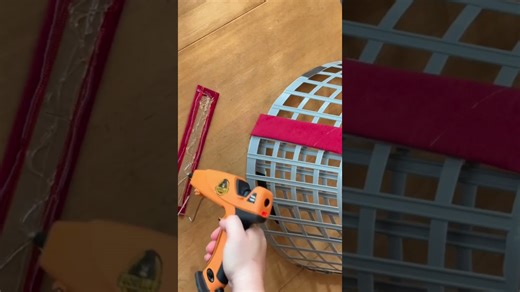 Grab a #DollarTree laundry basket for your #Christmastree? 🎄😳